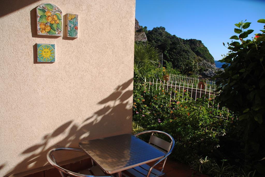 Taormina Isola Bella Apartment - Taormina Holidays Pokój zdjęcie